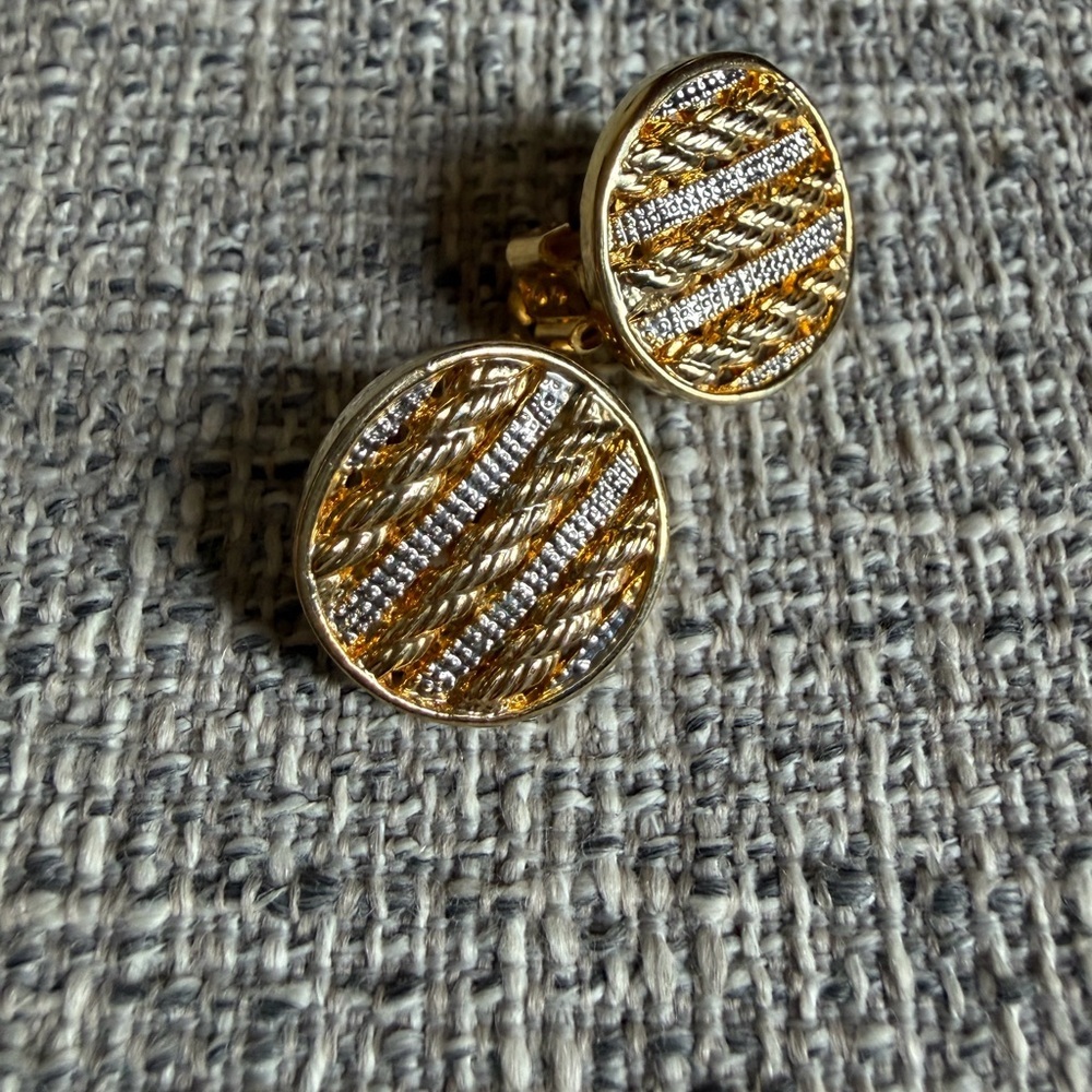 Vintage Gold and Silver Tone Women's Clip-On Earrings - Picture 4 of 5